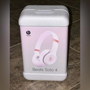 Beats Solo 4 - On Ear Wireless Headphones - Cloud Pink